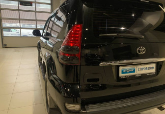 Подержанный автомобиль Toyota Land Cruiser Prado 2008 года (8 фото)