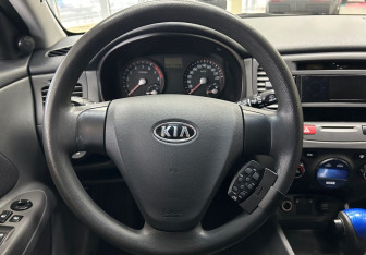 Подержанный автомобиль Kia Rio Hatchback 2007 года (14 фото)