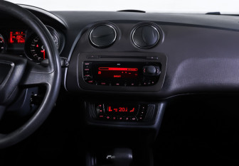 Подержанный автомобиль SEAT Ibiza Hatchback 2012 года (13 фото)