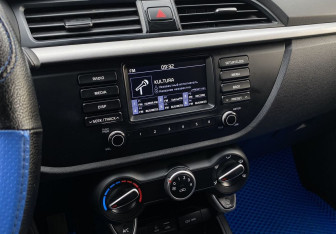 Подержанный автомобиль Kia Rio Sedan 2017 года (16 фото)