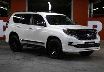 Подержанный автомобиль Toyota Land Cruiser Prado 2011 года (3 фото)