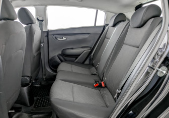 Подержанный автомобиль Kia Rio Hatchback 2021 года (12 фото)