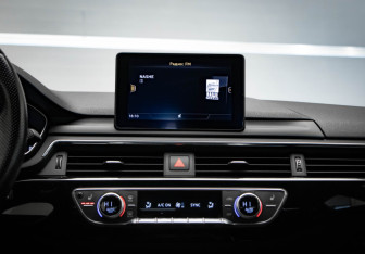 Подержанный автомобиль Audi A4 Sedan 2017 года (21 фото)