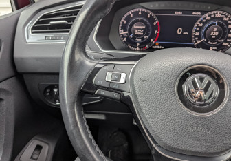 Подержанный автомобиль Volkswagen Tiguan 2017 года (27 фото)