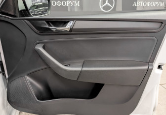 Подержанный автомобиль Skoda Rapid Liftback 2019 года (23 фото)