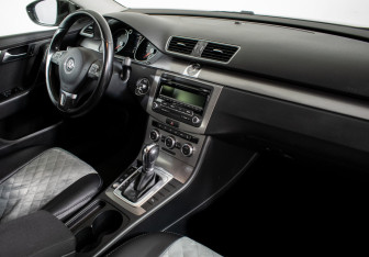 Подержанный автомобиль Volkswagen Passat Sedan 2013 года (10 фото)