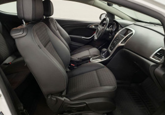 Подержанный автомобиль Opel Astra Hatchback 2013 года (10 фото)