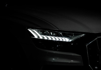 Подержанный автомобиль Audi Q8 2022 года (28 фото)