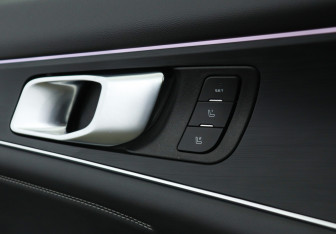 Подержанный автомобиль Changan UNI-K 2023 года (20 фото)