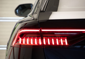 Подержанный автомобиль Audi Q8 2019 года (37 фото)