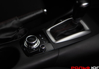 Подержанный автомобиль Mazda 3 Hatchback 2015 года (16 фото)