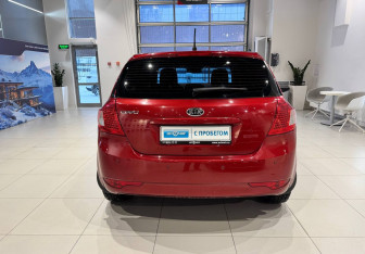 Подержанный автомобиль Kia Ceed Hatchback 2011 года (5 фото)