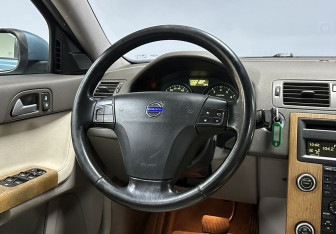 Подержанный автомобиль Volvo S40 2008 года (16 фото)