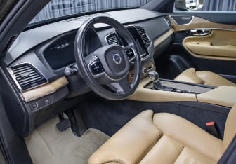 Подержанный автомобиль Volvo XC90 2017 года (16 фото)