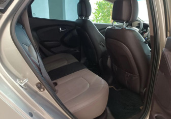 Подержанный автомобиль Hyundai ix35 2011 года (16 фото)