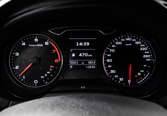 Подержанный автомобиль Audi A3 Sedan 2015 года (10 фото)