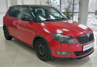 Подержанный автомобиль Skoda Fabia Hatchback 2012 года (3 фото)