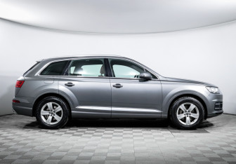 Подержанный автомобиль Audi Q7 2015 года (4 фото)