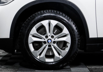 Подержанный автомобиль BMW X1 2016 года (15 фото)