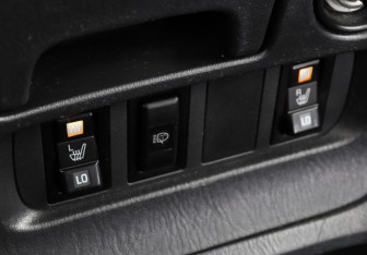 Подержанный автомобиль Toyota RAV4 2004 года (10 фото)