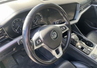 Подержанный автомобиль Volkswagen Touareg 2019 года (14 фото)