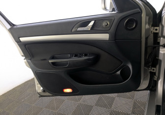 Подержанный автомобиль Skoda Octavia Wagon 2012 года (17 фото)