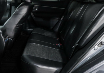 Подержанный автомобиль Toyota Corolla Sedan 2014 года (9 фото)