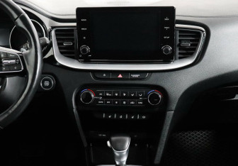 Подержанный автомобиль Kia Ceed Wagon 2020 года (9 фото)