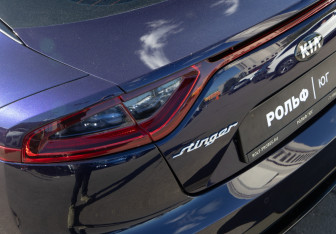 Подержанный автомобиль Kia Stinger 2018 года (30 фото)