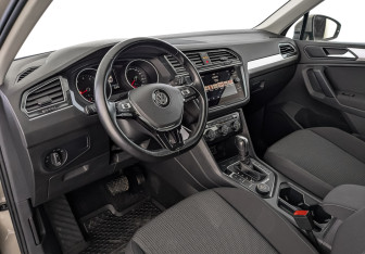 Подержанный автомобиль Volkswagen Tiguan 2019 года (15 фото)