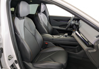 Подержанный автомобиль Changan UNI-V 2023 года (28 фото)