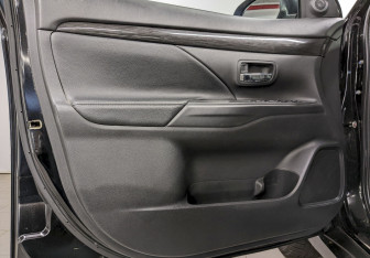 Подержанный автомобиль Mitsubishi Outlander 2016 года (11 фото)