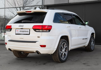 Подержанный автомобиль Jeep Grand Cherokee 2019 года (4 фото)