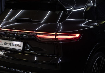 Подержанный автомобиль Porsche Cayenne 2018 года (30 фото)