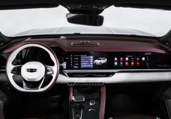 Подержанный автомобиль Geely Monjaro 2024 года (17 фото)