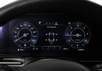 Подержанный автомобиль Kia Carnival 2021 года (11 фото)