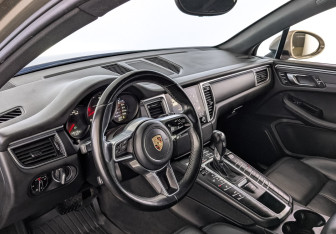 Подержанный автомобиль Porsche Macan 2016 года (15 фото)