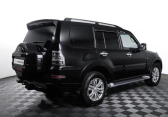 Подержанный автомобиль Mitsubishi Pajero 2013 года (5 фото)