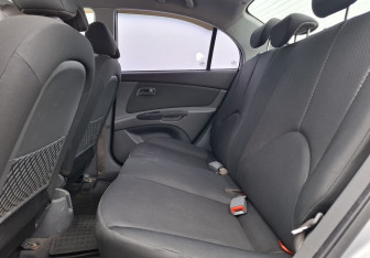 Подержанный автомобиль Kia Rio Sedan 2011 года (11 фото)