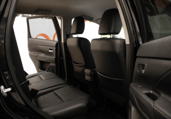 Подержанный автомобиль Mitsubishi Outlander 2014 года (33 фото)