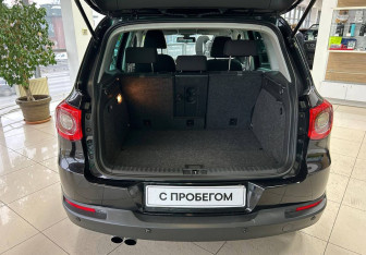 Подержанный автомобиль Volkswagen Tiguan 2010 года (23 фото)