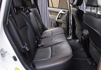 Подержанный автомобиль Toyota Land Cruiser Prado 2014 года (12 фото)
