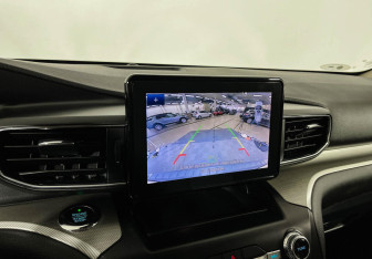 Подержанный автомобиль Ford Explorer 2020 года (9 фото)