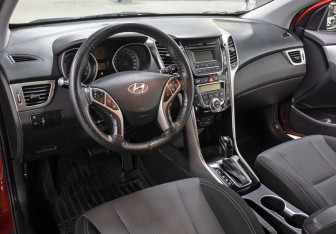 Подержанный автомобиль Hyundai i30 Hatchback 2015 года (16 фото)