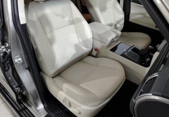 Подержанный автомобиль Lexus GX 2022 года (24 фото)