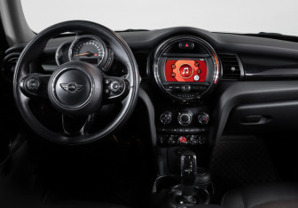 Подержанный автомобиль MINI Hatch 2018 года (12 фото)