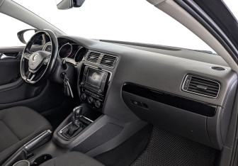 Подержанный автомобиль Volkswagen Jetta Sedan 2018 года (13 фото)