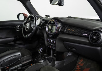 Подержанный автомобиль MINI Hatch 2018 года (9 фото)