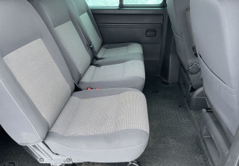 Подержанный автомобиль Volkswagen Caravelle 2013 года (12 фото)