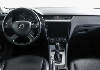 Подержанный автомобиль Skoda Octavia Liftback 2013 года (6 фото)